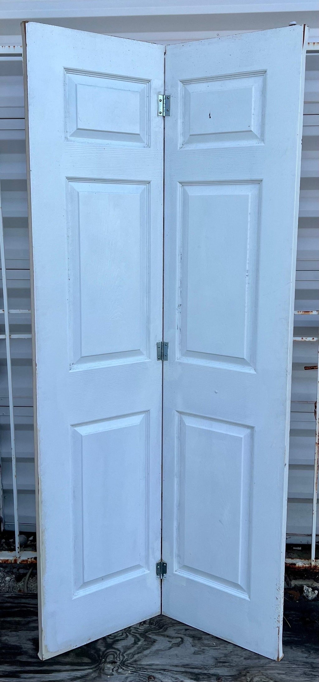 Miami Graffiti Legend Ahol Sniffs Glue Large Spray Painting on Doors Sculpture